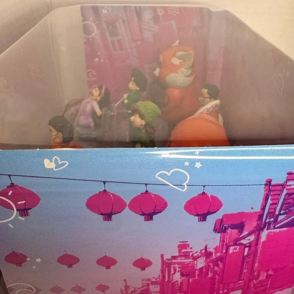 Disney Pixar Turning Red Deluxe Figure Play Set - Picture 4 of 6